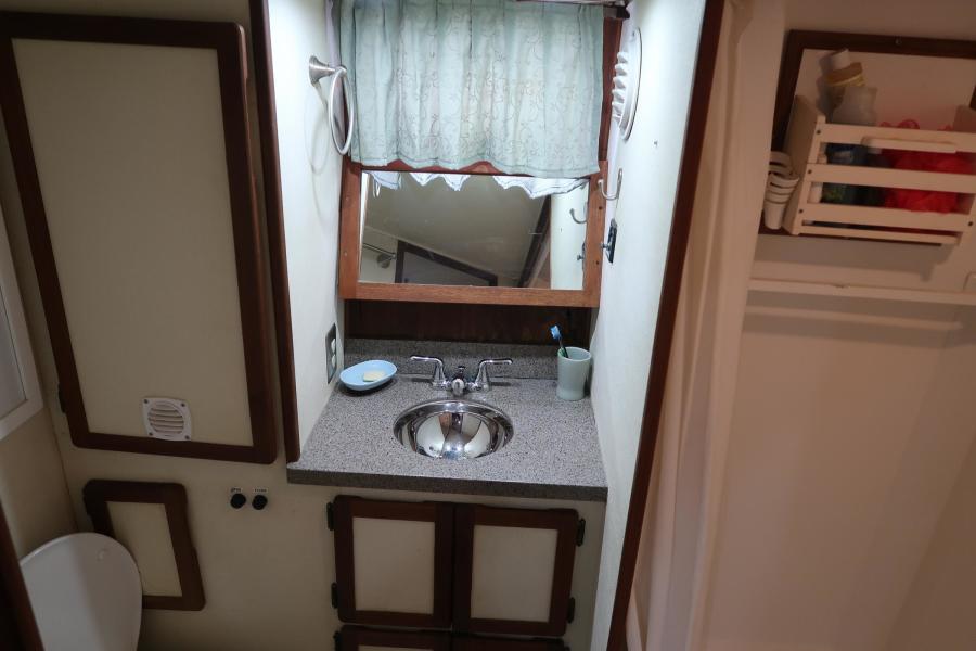 1984 Uniflite 42 II SE Double Cabin