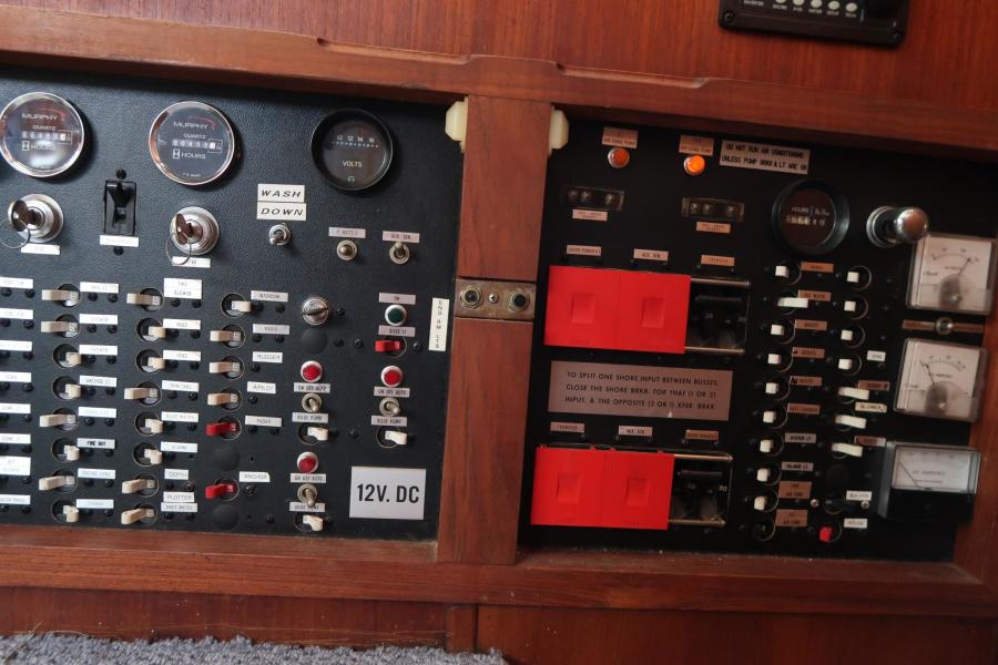 1984 Uniflite 42 II SE Double Cabin