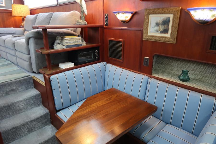 1984 Uniflite 42 II SE Double Cabin