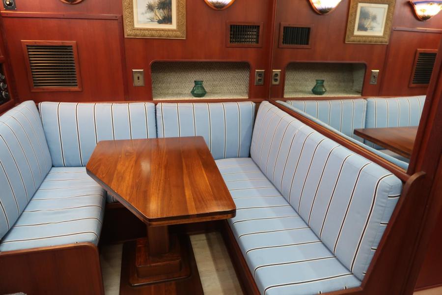 1984 Uniflite 42 II SE Double Cabin