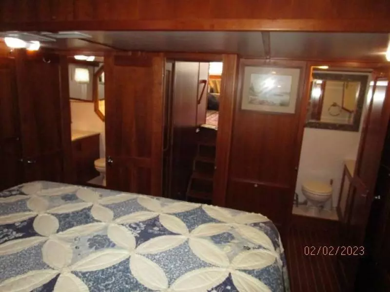 43' Atkinson master stateroom aft