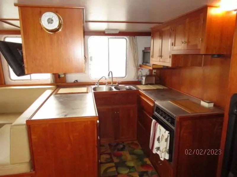 43' Atkinson galley2