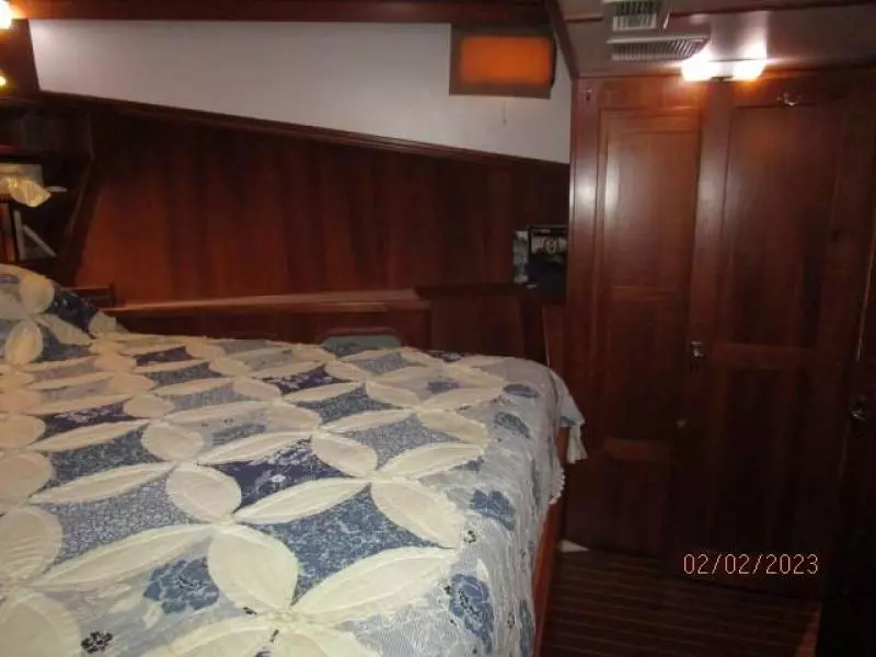 43' Atkinson master stateroom starboard