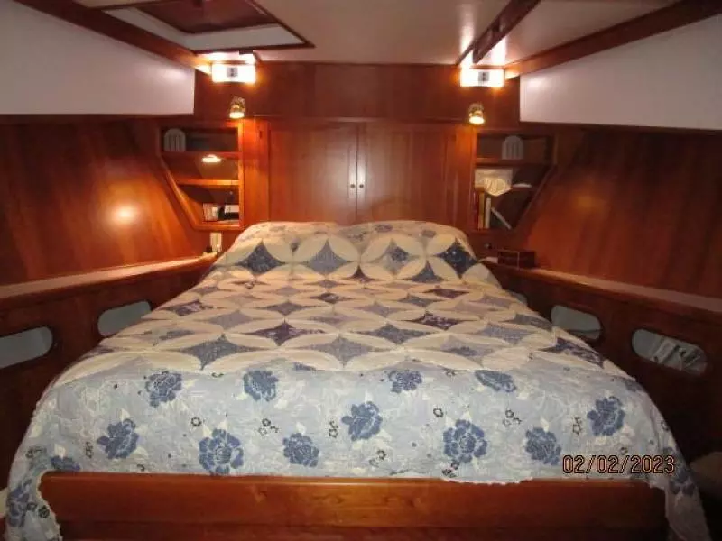 43' Atkinson master stateroom