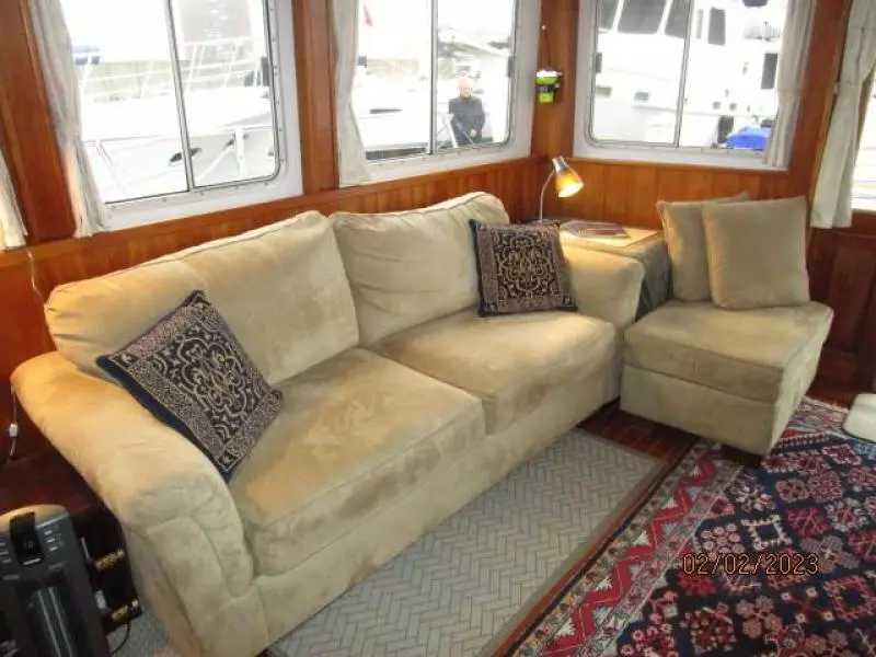 43' Atkinson saloon starboard seating