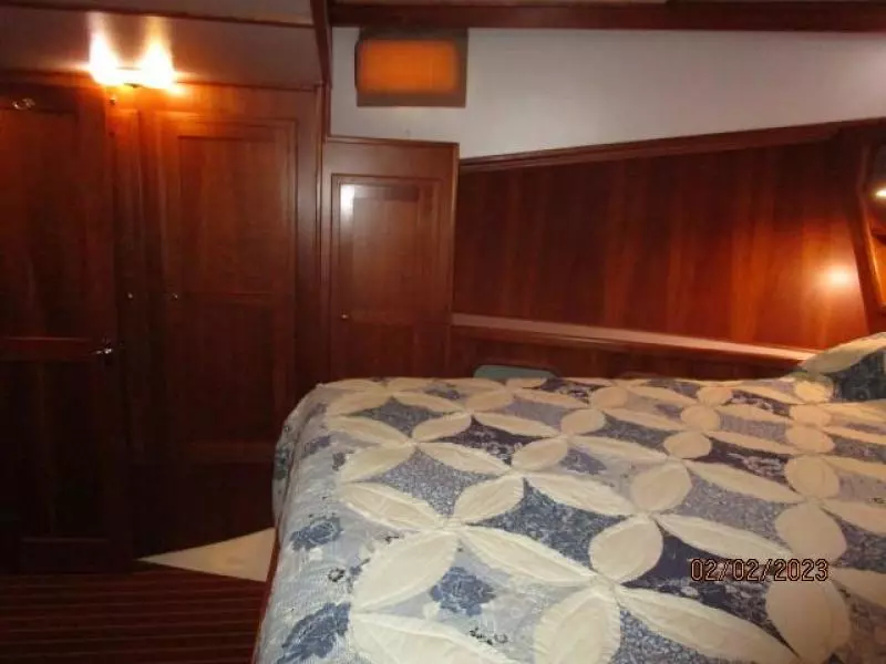 43' Atkinson master stateroom port