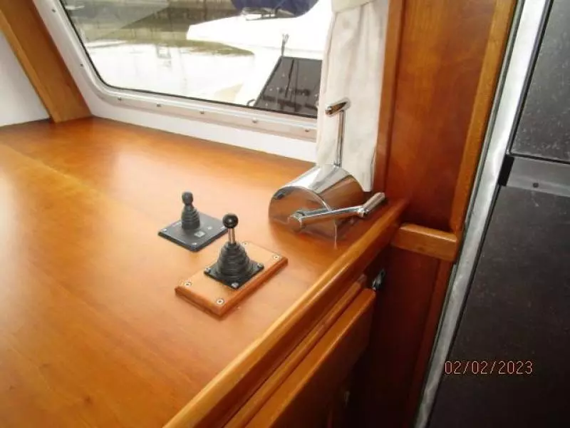 43' Atkinson pilothouse starboard wing station