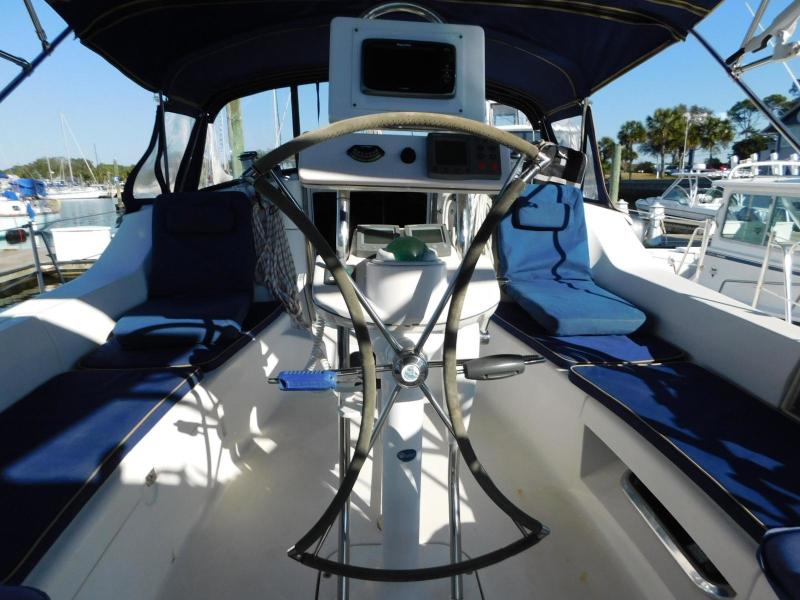 2003 Hunter 426 Deck Saloon