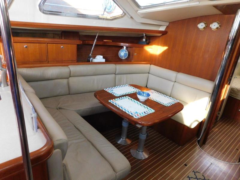2003 Hunter 426 Deck Saloon