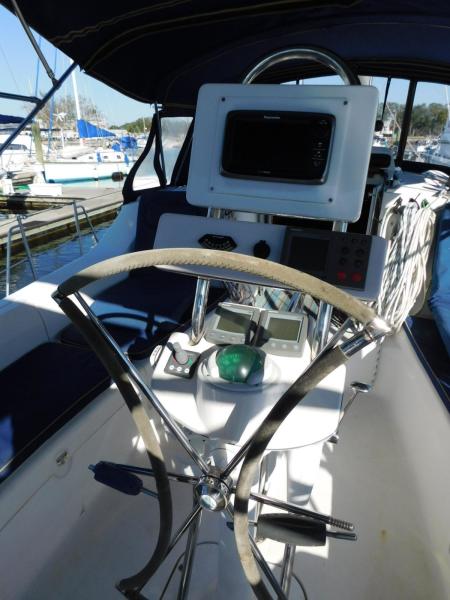 2003 Hunter 426 Deck Saloon