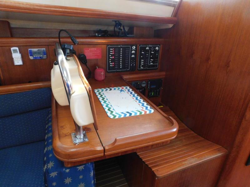 2003 Hunter 426 Deck Saloon