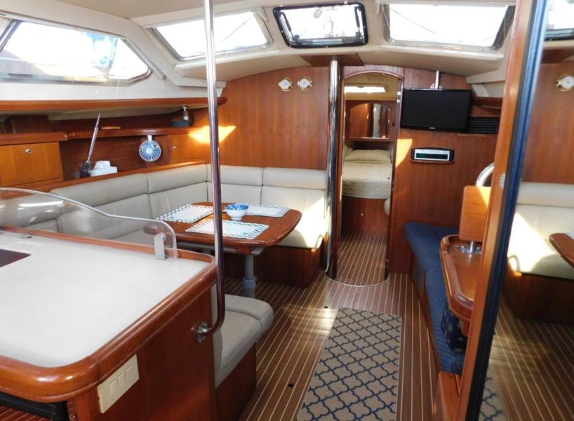 2003 Hunter 426 Deck Saloon