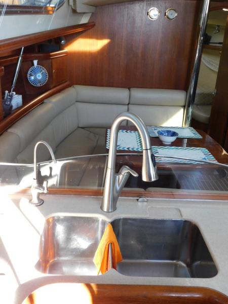 2003 Hunter 426 Deck Saloon