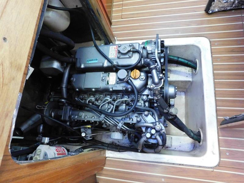 2003 Hunter 426 Deck Saloon