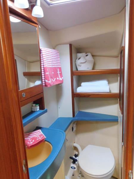 2003 Hunter 426 Deck Saloon