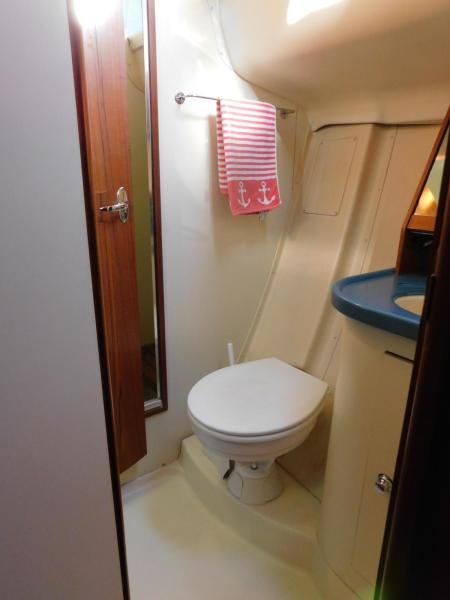 2003 Hunter 426 Deck Saloon