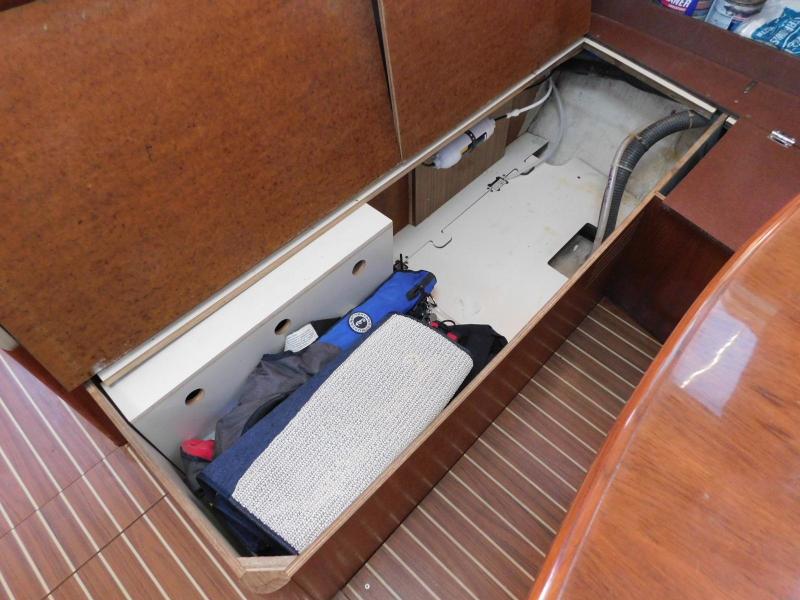 2003 Hunter 426 Deck Saloon