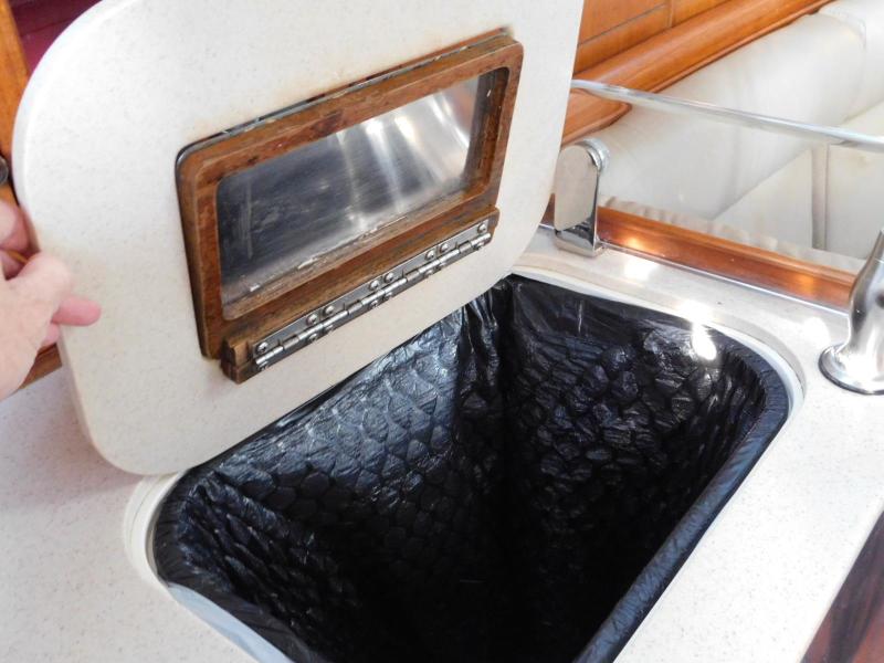 2003 Hunter 426 Deck Saloon