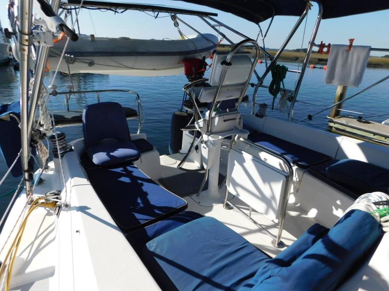 2003 Hunter 426 Deck Saloon