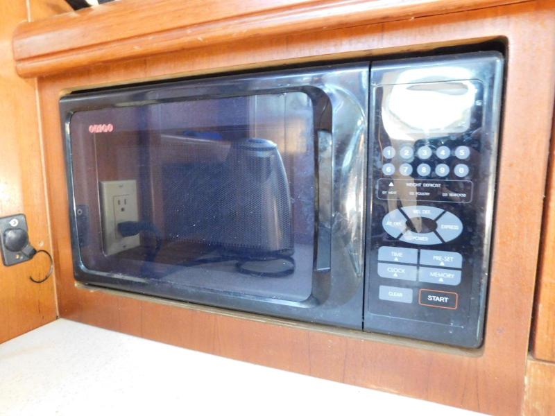2003 Hunter 426 Deck Saloon