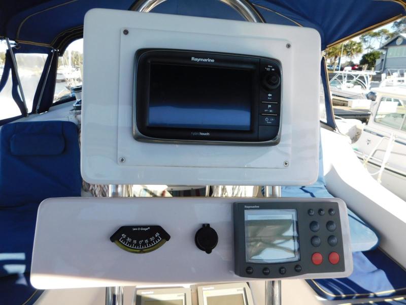 2003 Hunter 426 Deck Saloon