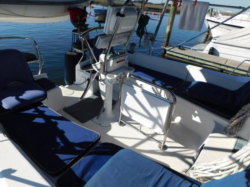 2003 Hunter 426 Deck Saloon