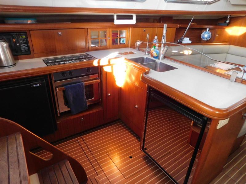 2003 Hunter 426 Deck Saloon