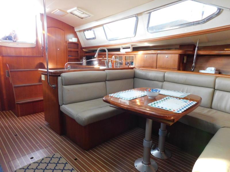 2003 Hunter 426 Deck Saloon
