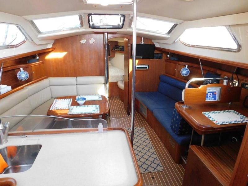 2003 Hunter 426 Deck Saloon