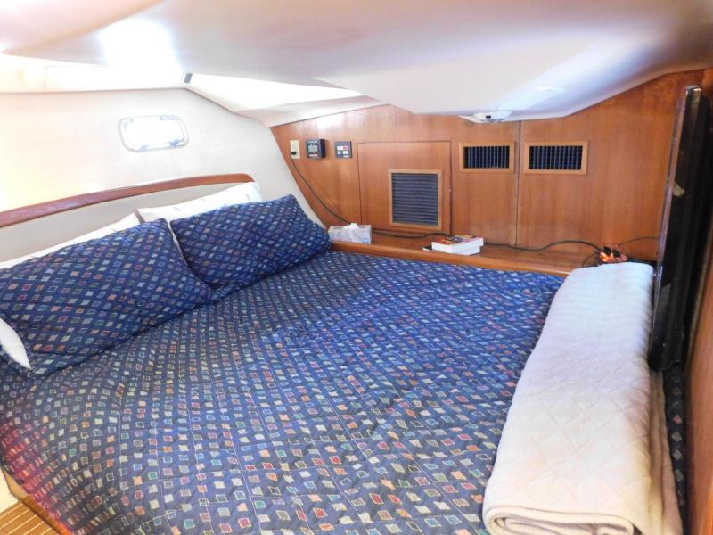 2003 Hunter 426 Deck Saloon