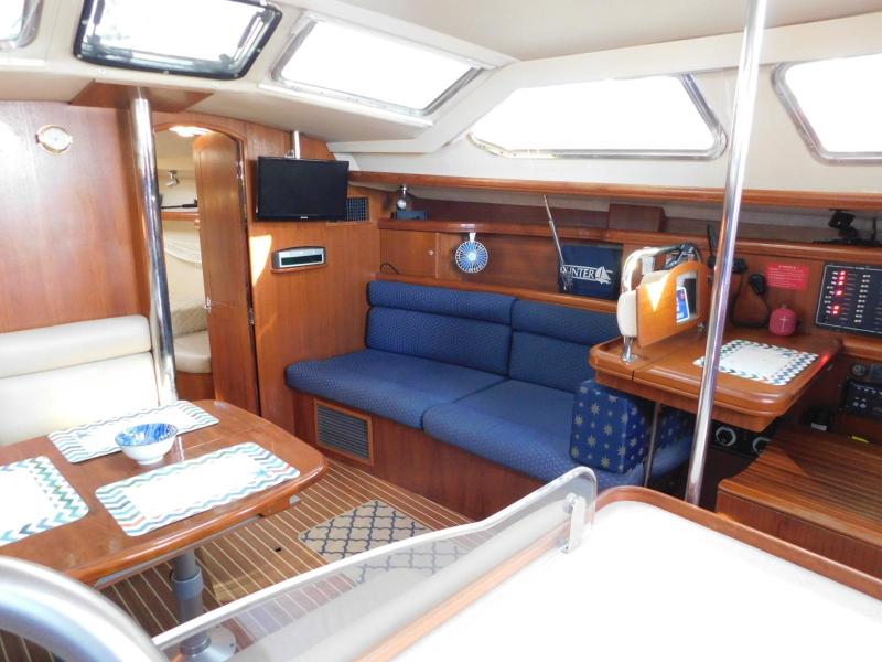 2003 Hunter 426 Deck Saloon