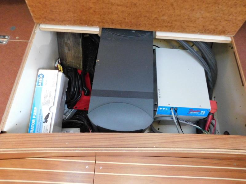 2003 Hunter 426 Deck Saloon