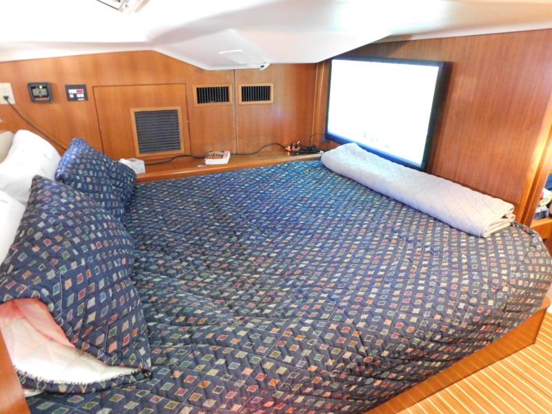 2003 Hunter 426 Deck Saloon