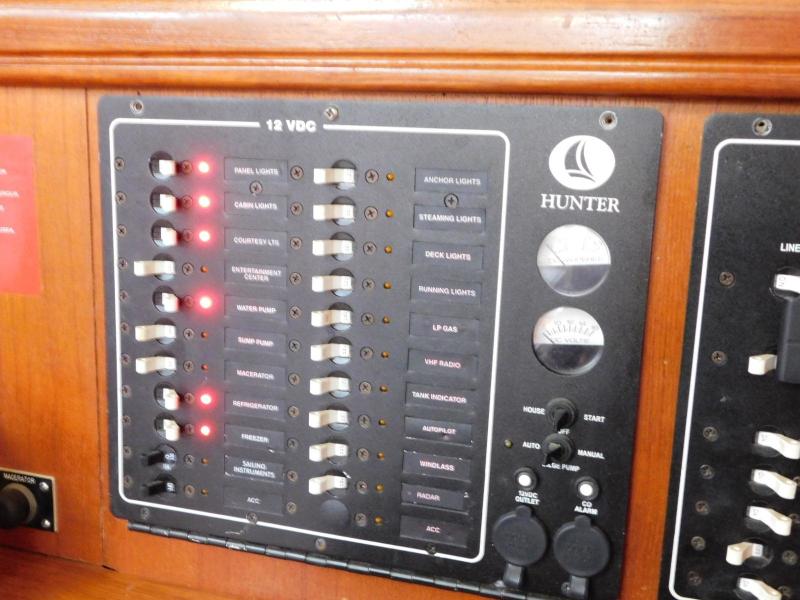 2003 Hunter 426 Deck Saloon