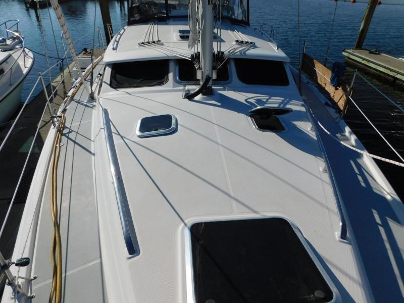 2003 Hunter 426 Deck Saloon