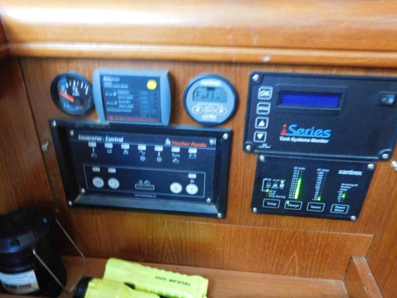 2003 Hunter 426 Deck Saloon