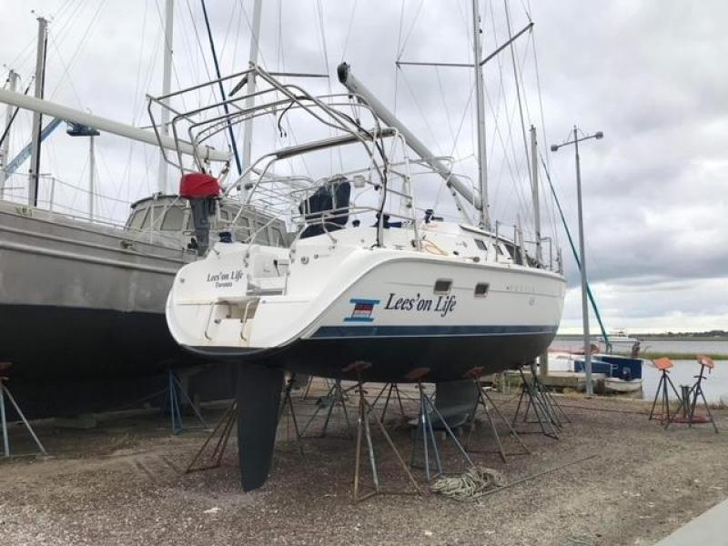 2003 Hunter 426 Deck Saloon