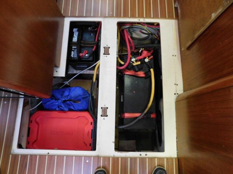 2003 Hunter 426 Deck Saloon