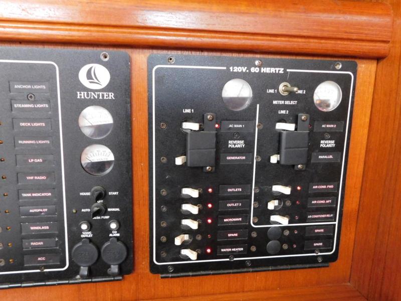 2003 Hunter 426 Deck Saloon