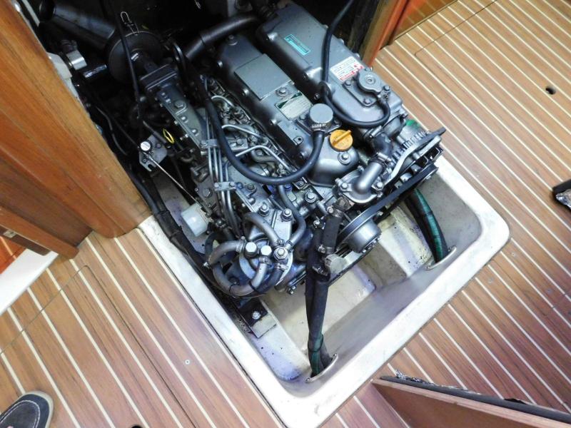 2003 Hunter 426 Deck Saloon