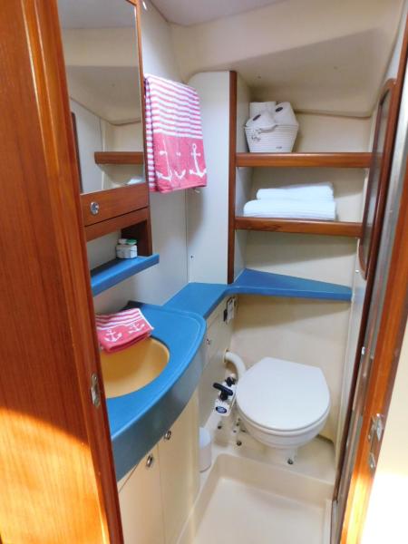 2003 Hunter 426 Deck Saloon
