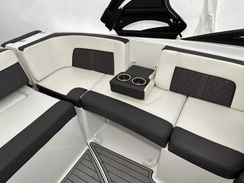 26ft Monterey Yacht For Sale