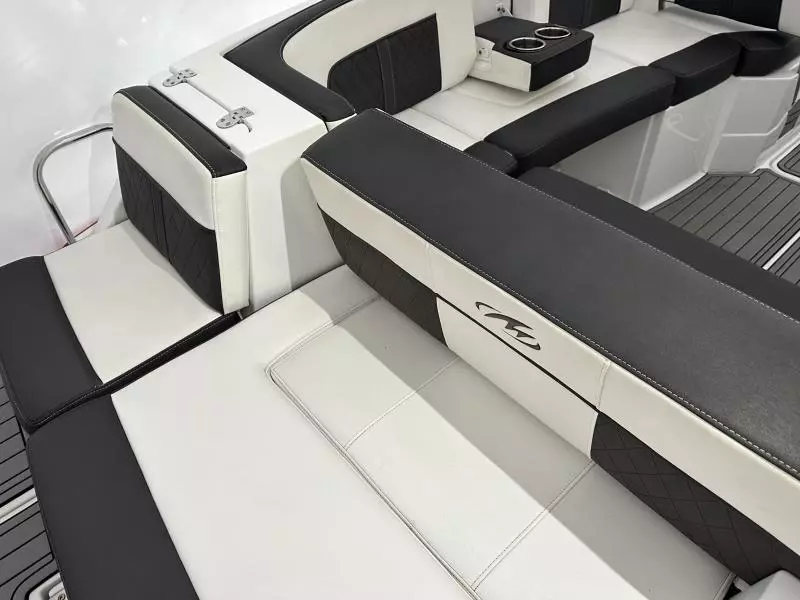 26ft Monterey Yacht For Sale