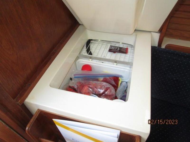 28' Catalina refrigerator-freezer