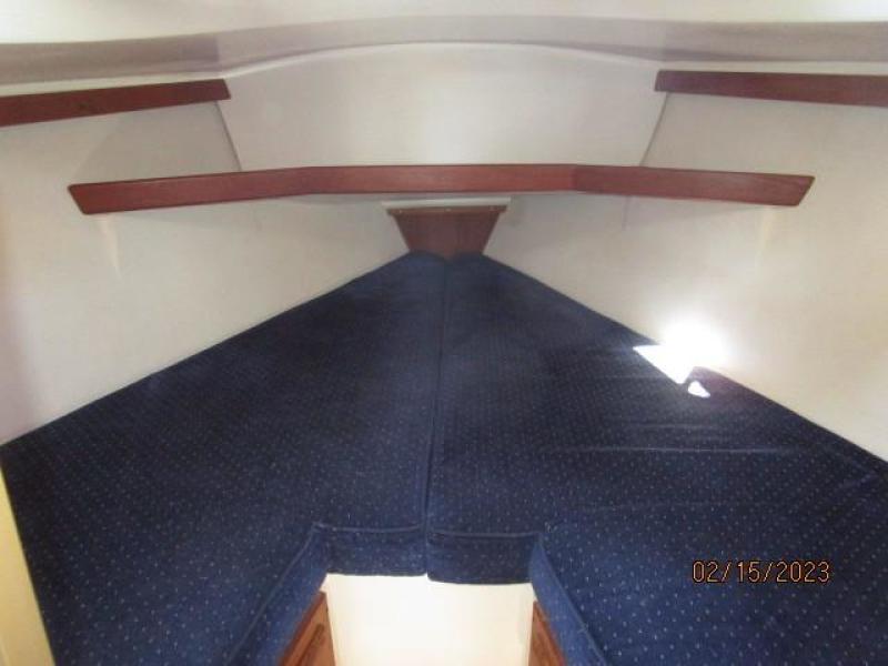 28' Catalina guest stateroom