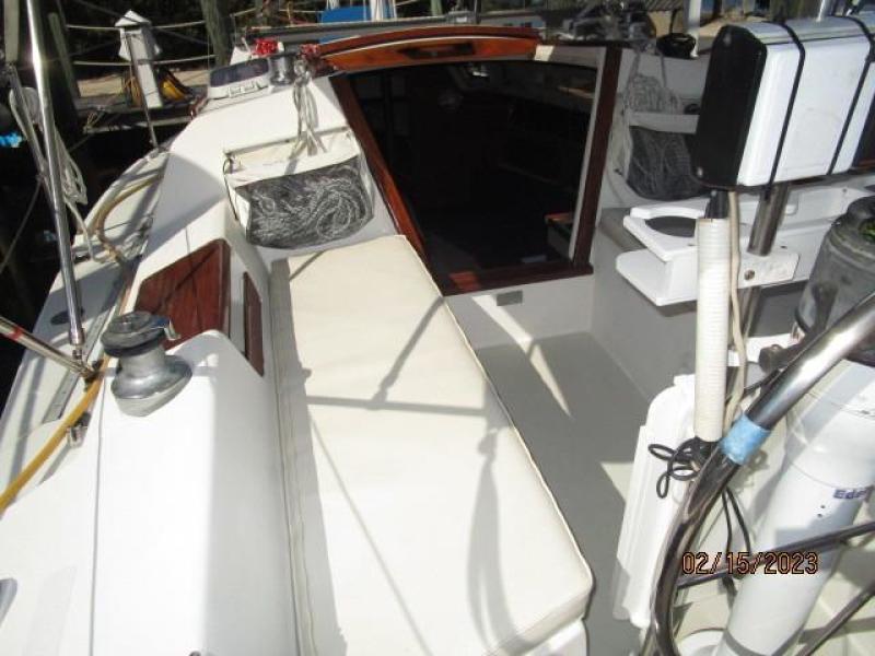 28' Catalina cockpit forward2