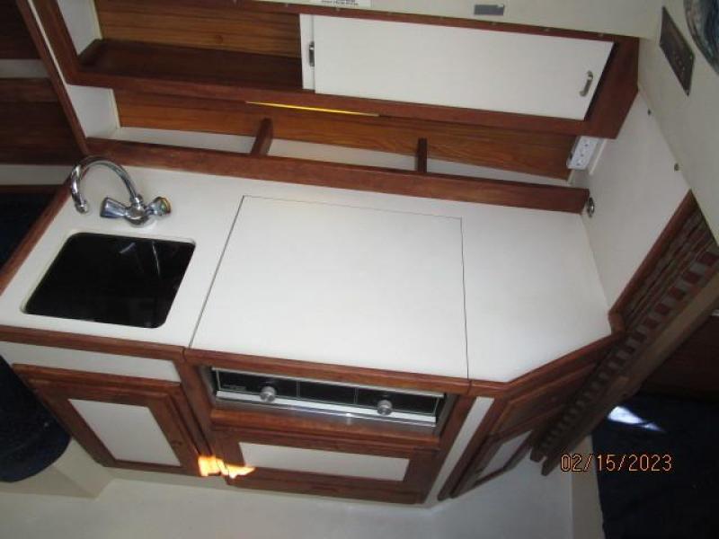 28' Catalina galley2