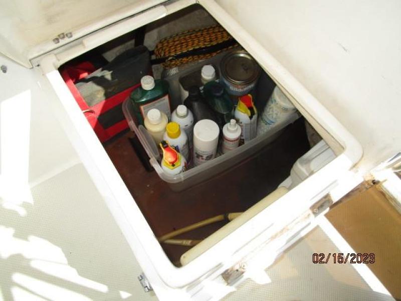 28' Catalina lazarette