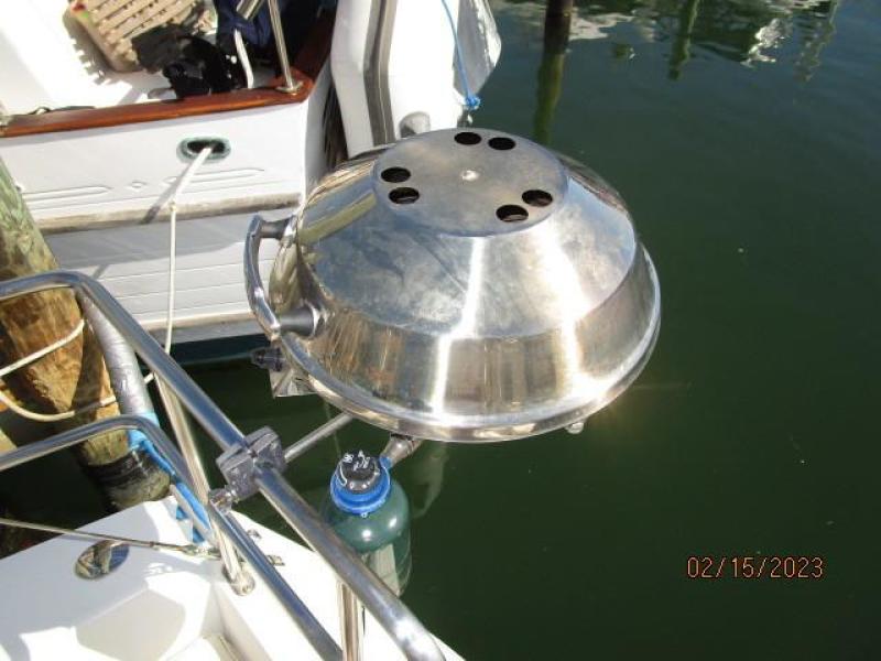 28' Catalina Magma BBQ grill