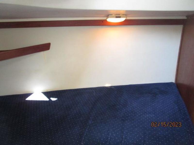 28' Catalina guest stateroom starboard